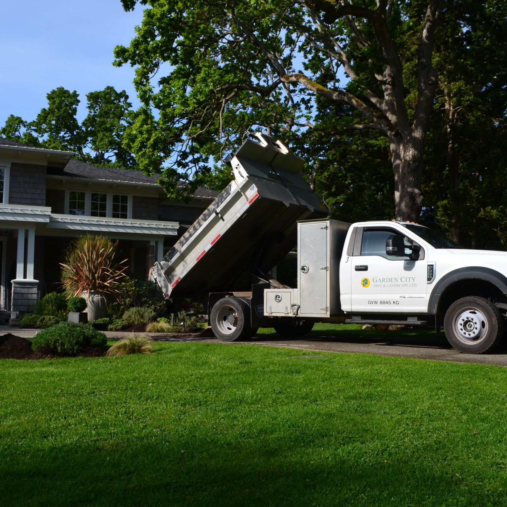 mulch shot w truck